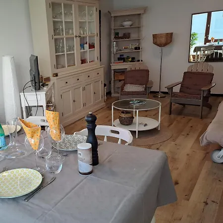 Lägenhet Cozy One-bedroom With Extra Sofa Bed In The Center Of T128 *